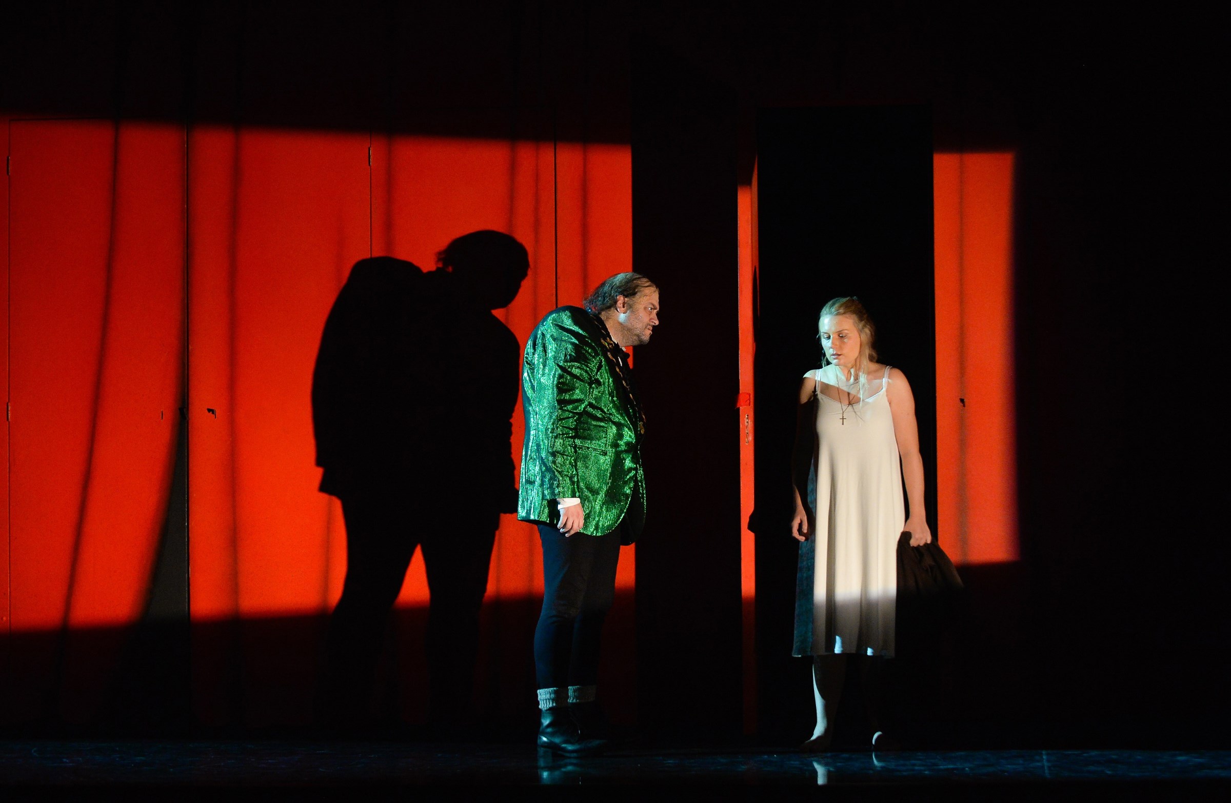Aris Argiris as Rigoletto and Lina Johnson as Gilda. Scottish Opera 2018. Photo: Julie Howden
